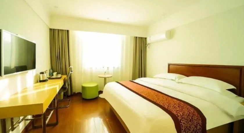 Bed in GreenTree Inn Suzhou Wuzhong
