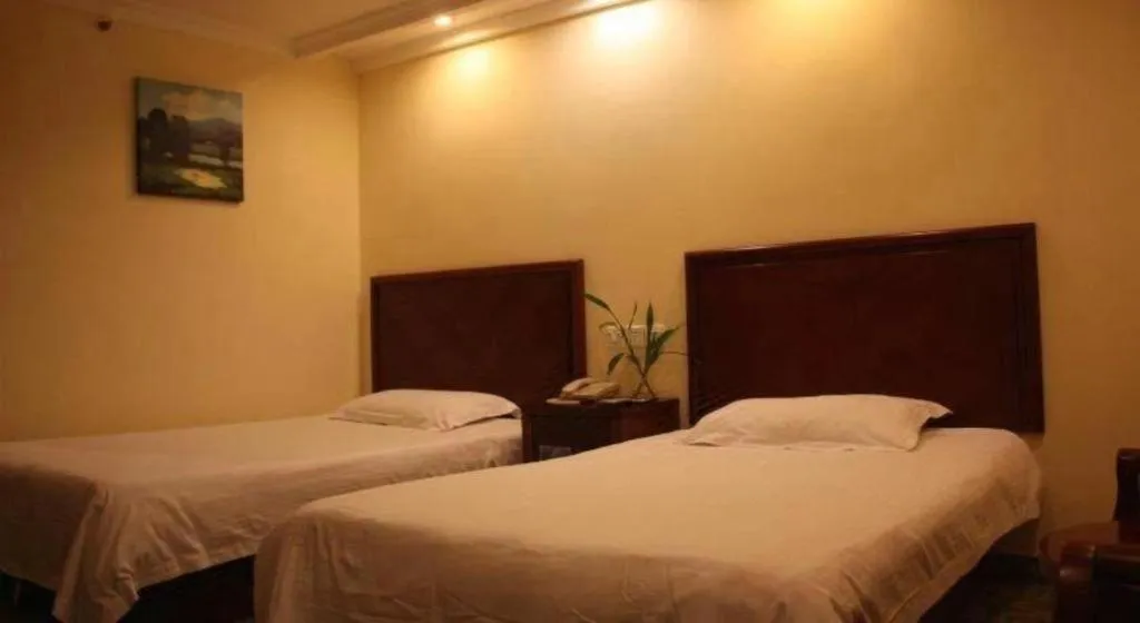 Bed in GreenTree Inn Beijing Dongcheng District Wangfujin South Luogu Lane Houhai Express Hotel