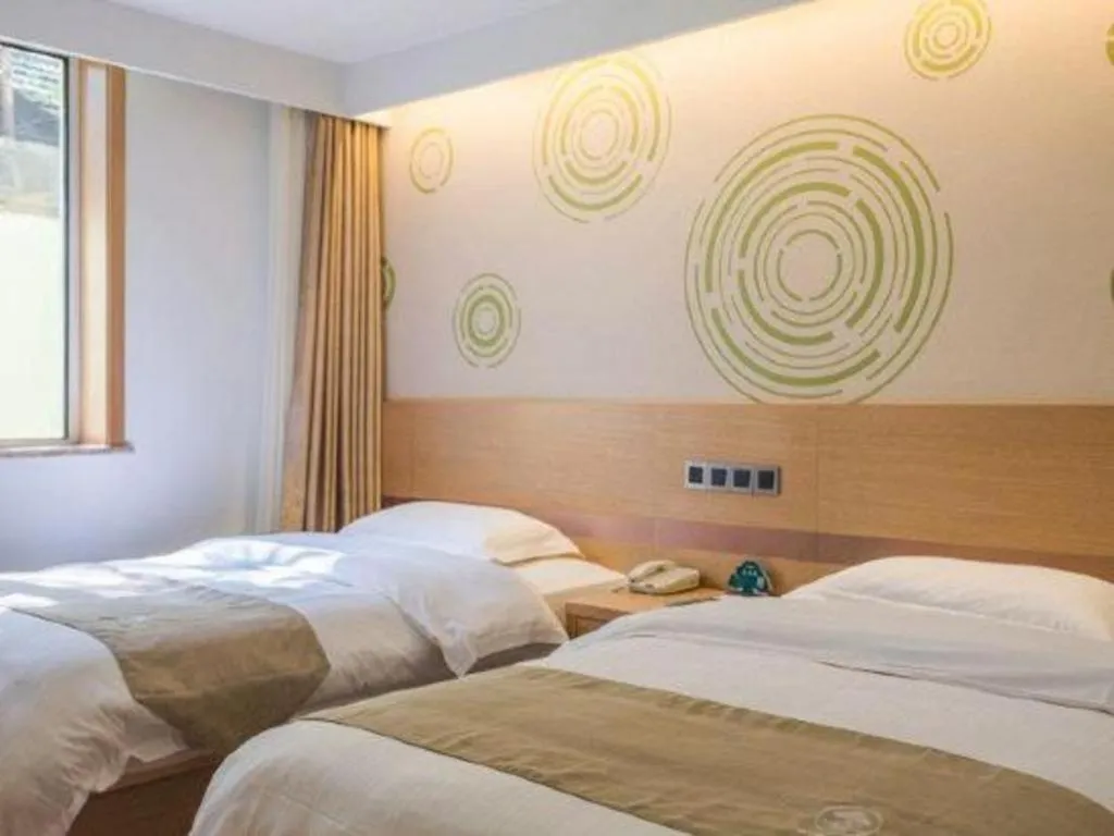 Bed in GreenTree Inn Beijing Dongcheng District Wangfujin South Luogu Lane Houhai Express Hotel