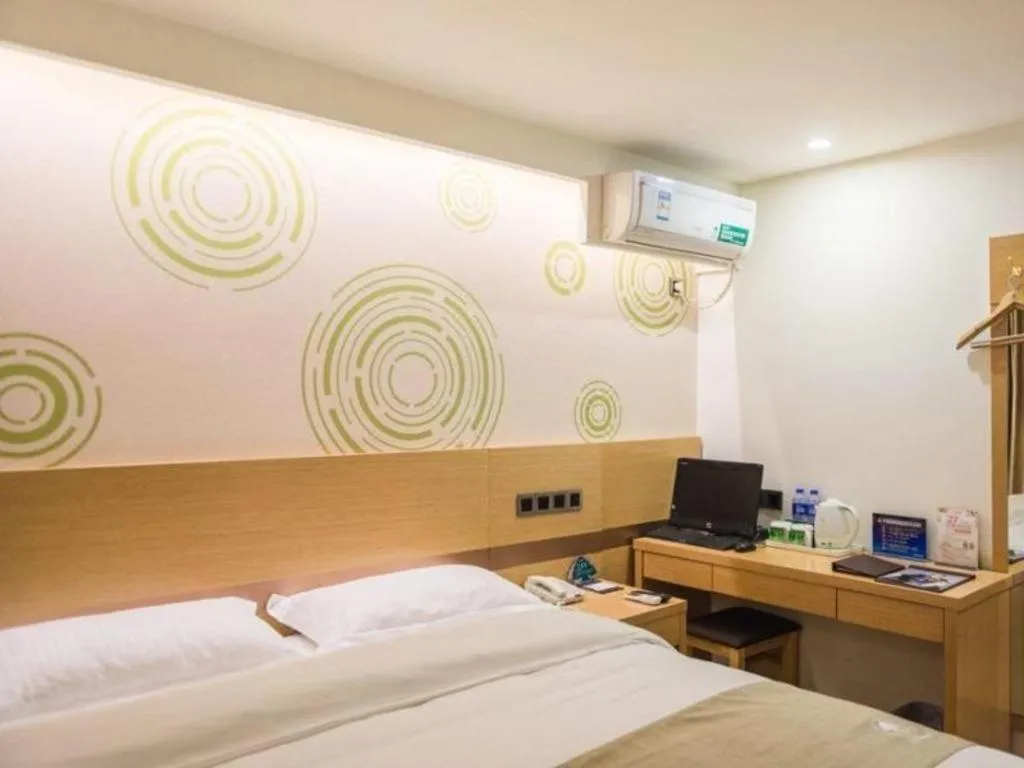 Bed in GreenTree Inn Beijing Dongcheng District Wangfujin South Luogu Lane Houhai Express Hotel