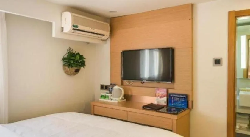 Bed in GreenTree Inn Beijing Dongcheng District Wangfujin South Luogu Lane Houhai Express Hotel