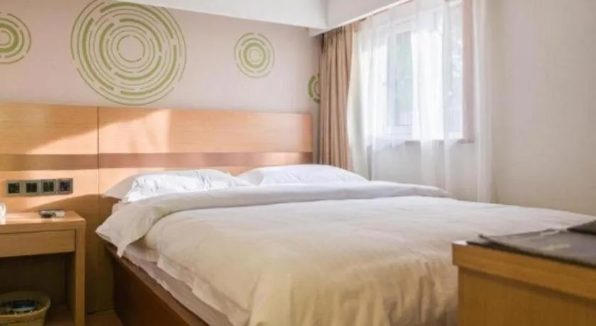 Bed in GreenTree Inn Beijing Dongcheng District Wangfujin South Luogu Lane Houhai Express Hotel