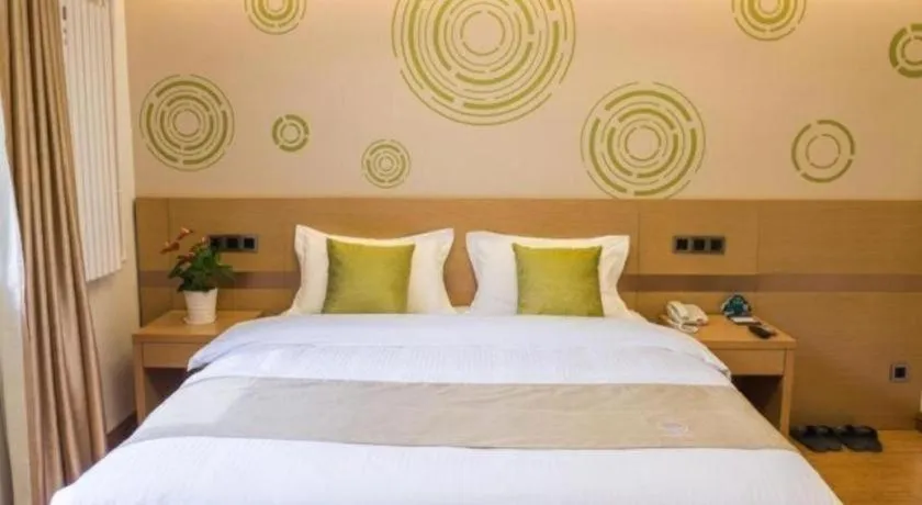 Bed in GreenTree Inn Beijing Dongcheng District Wangfujin South Luogu Lane Houhai Express Hotel