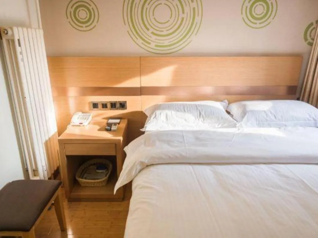 Bed in GreenTree Inn Beijing Dongcheng District Wangfujin South Luogu Lane Houhai Express Hotel
