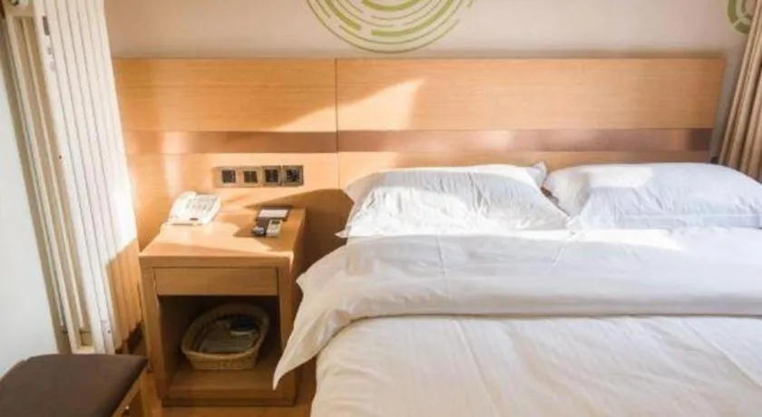 Bed in GreenTree Inn Beijing Dongcheng District Wangfujin South Luogu Lane Houhai Express Hotel