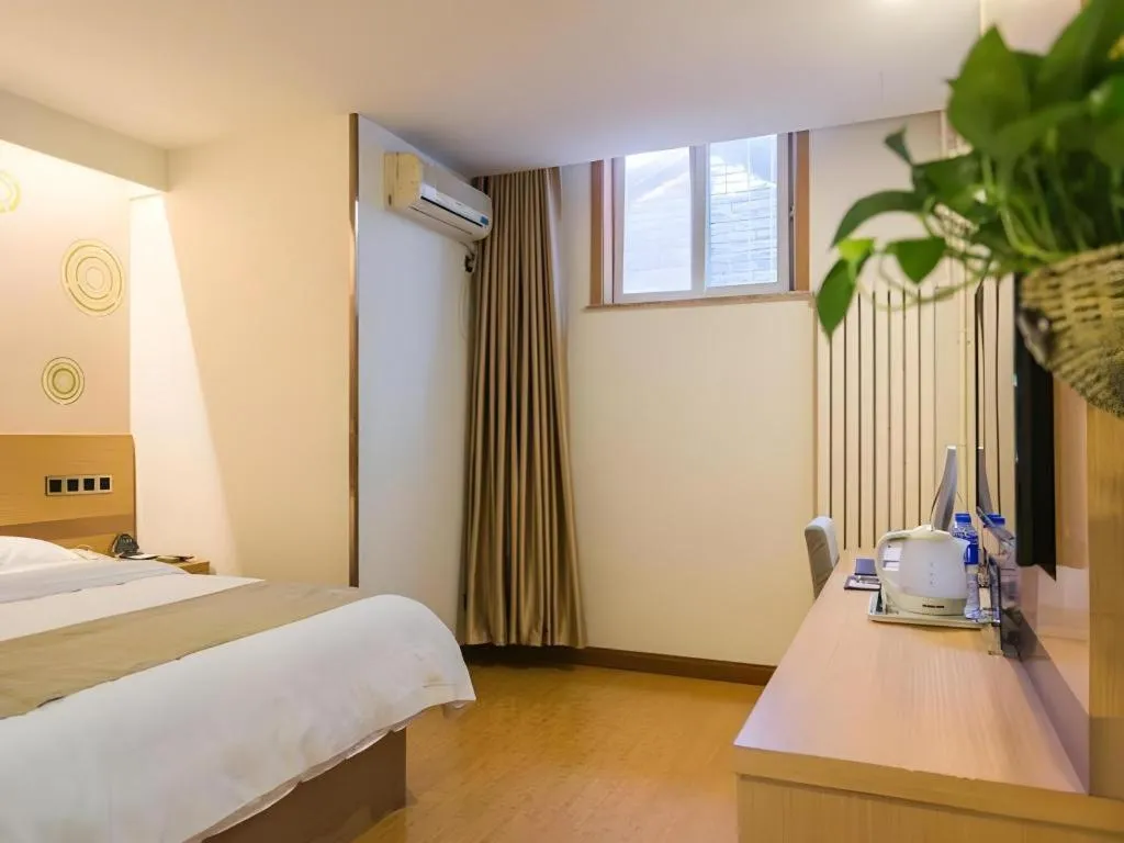 Bed in GreenTree Inn Beijing Dongcheng District Wangfujin South Luogu Lane Houhai Express Hotel