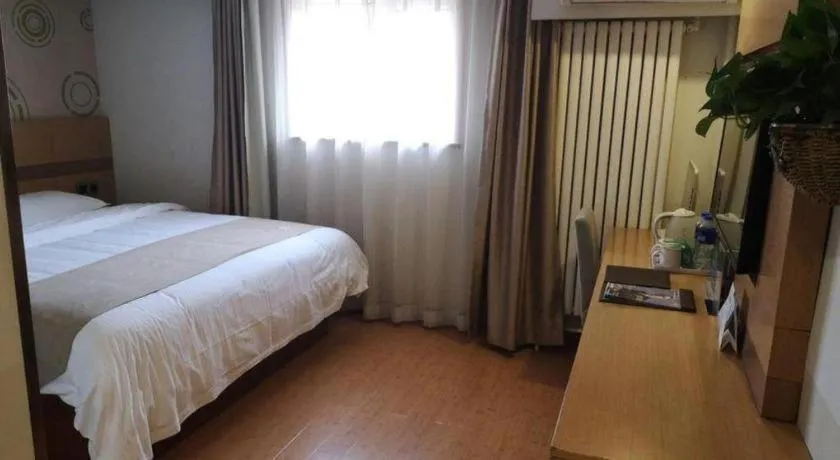 Bed in GreenTree Inn Beijing Dongcheng District Wangfujin South Luogu Lane Houhai Express Hotel