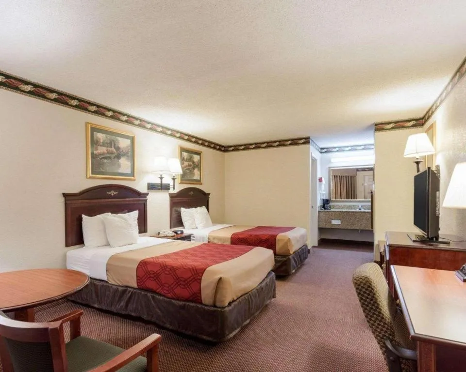 Bed in Econo Lodge Grenada