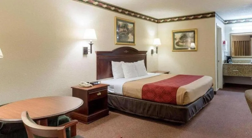 Bed in Econo Lodge Grenada