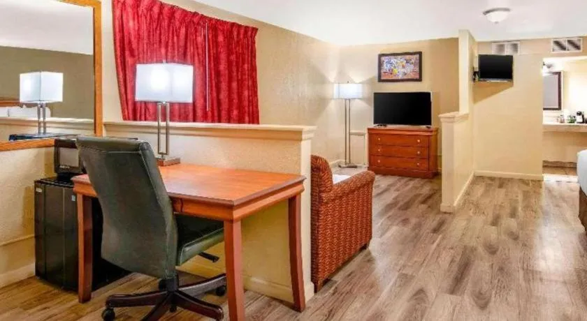 Econo Lodge Inn & Suites Durango