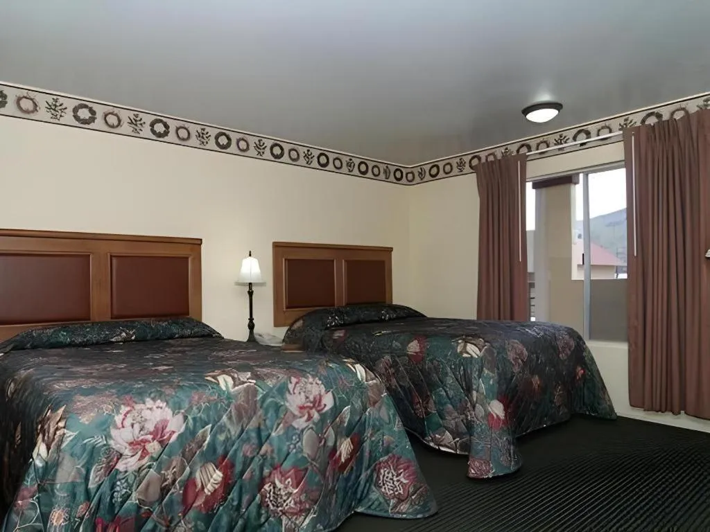 Bed in Econo Lodge Inn & Suites Durango