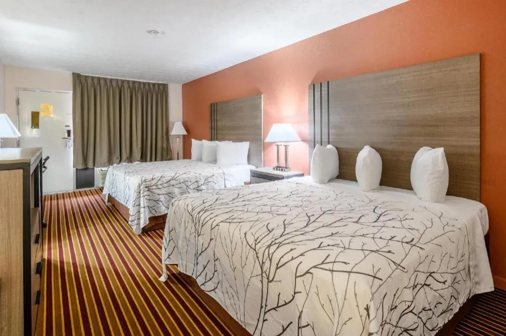 Bed in Americas Best Value Inn Heflin