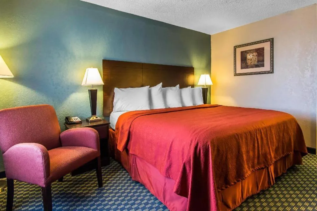 Bed in Quality Inn Duncan HWY 81