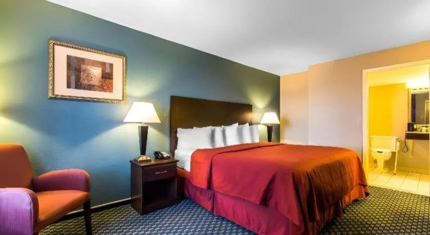 Bed in Quality Inn Duncan HWY 81