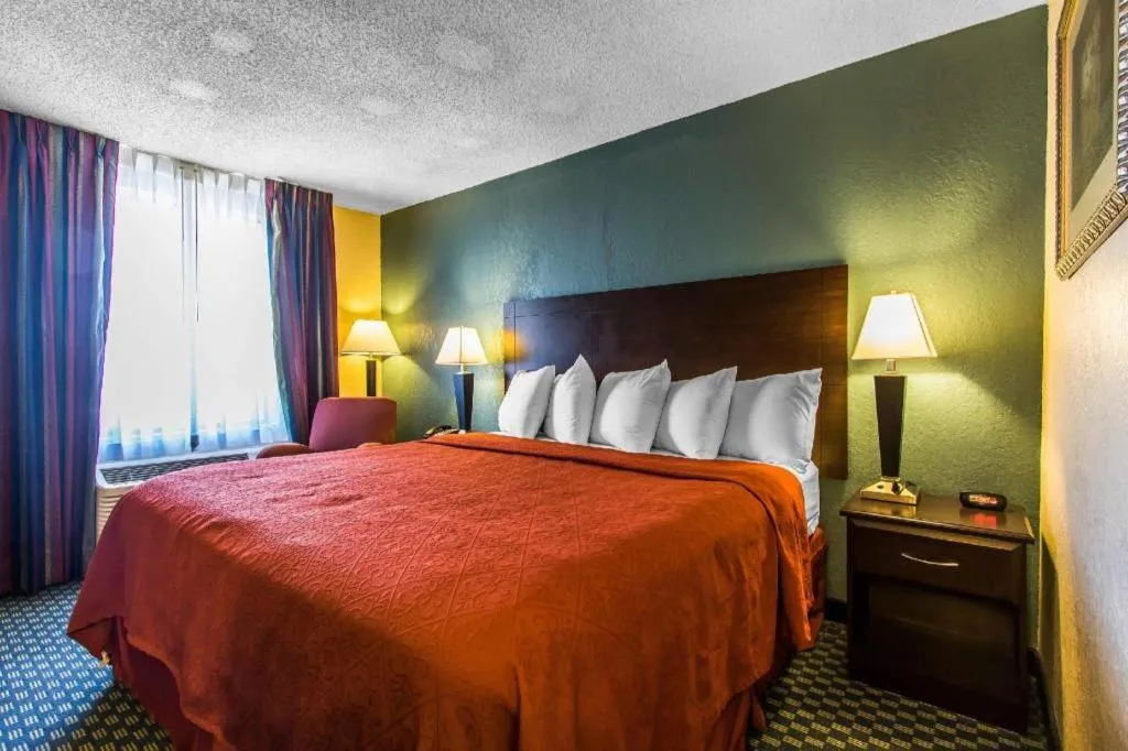 Bed in Quality Inn Duncan HWY 81