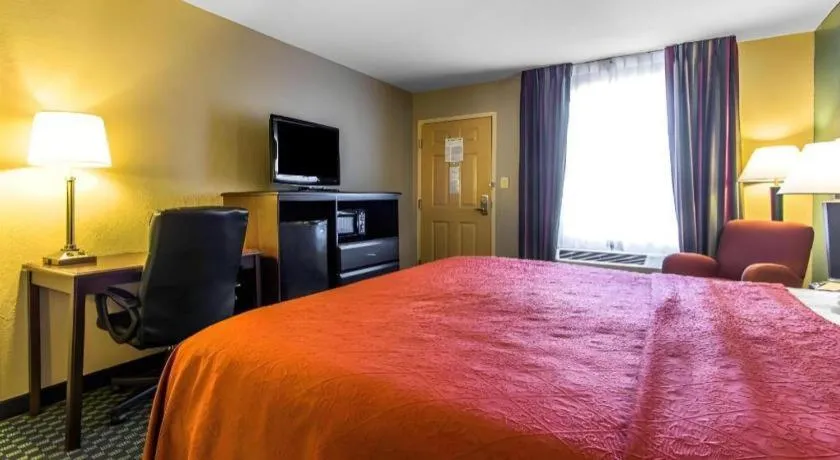 Bed in Quality Inn Duncan HWY 81