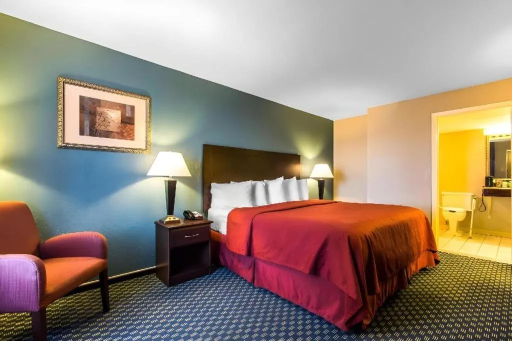 Bed in Quality Inn Duncan HWY 81