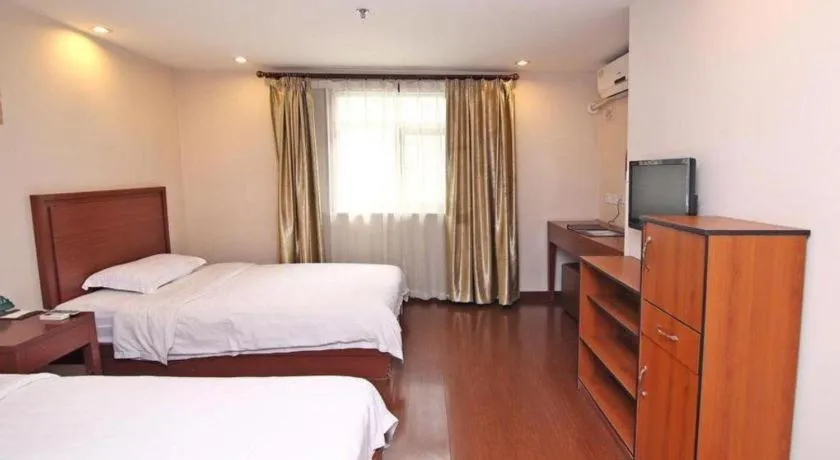 Bed in GreenTree Inn Shanghai Xupu Bridge Hotel