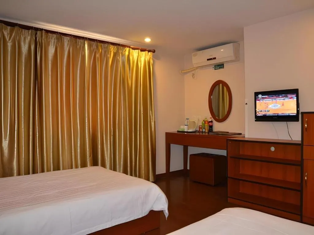 Bed in GreenTree Inn Shanghai Xupu Bridge Hotel