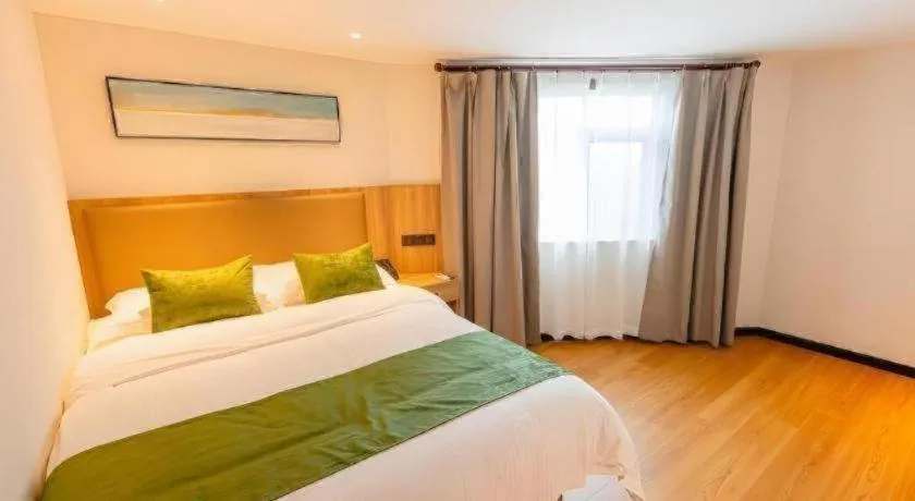 Bed in GreenTree Inn Shanghai Xupu Bridge Hotel