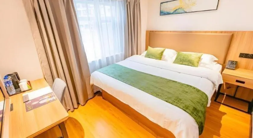 Bed in GreenTree Inn Shanghai Xupu Bridge Hotel