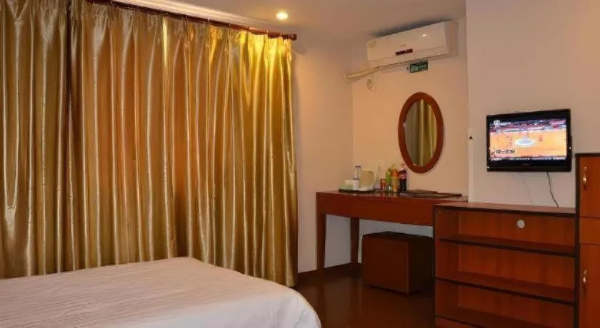 Bed in GreenTree Inn Shanghai Xupu Bridge Hotel