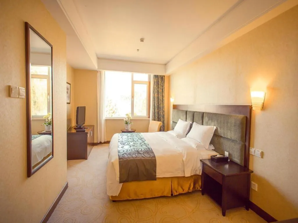 Bed in Golden Bay Hotel Weihai