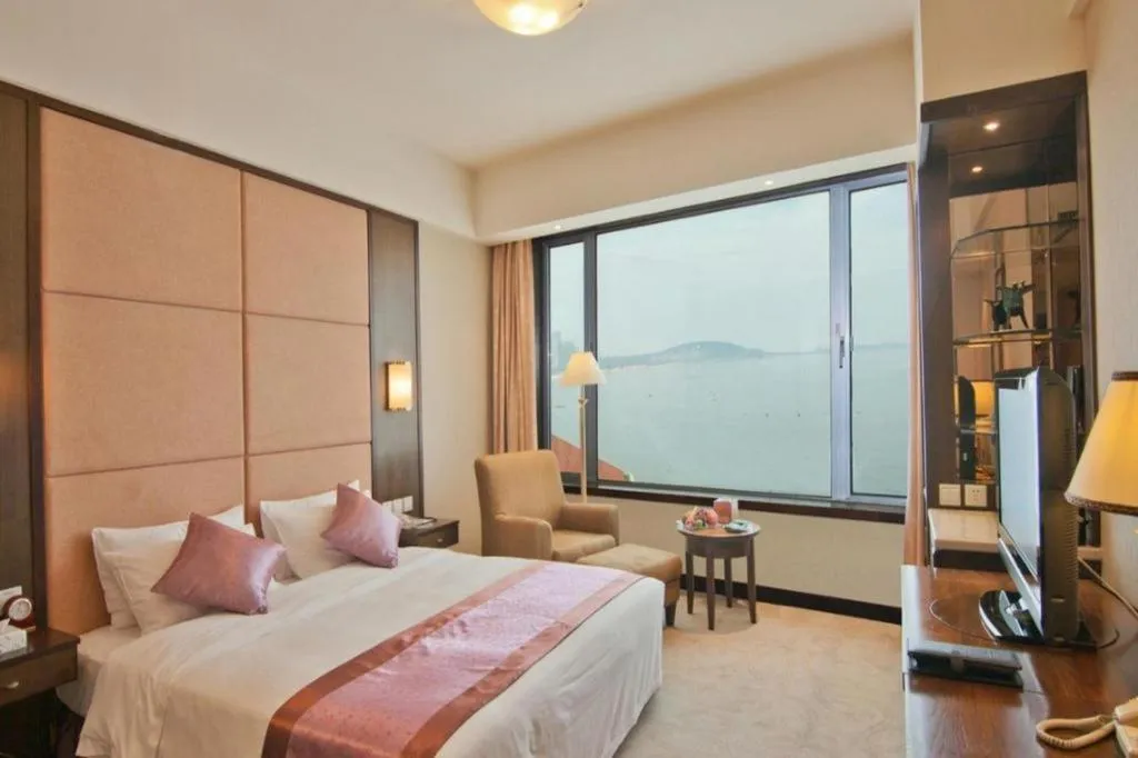 Bed in Golden Bay Hotel Weihai