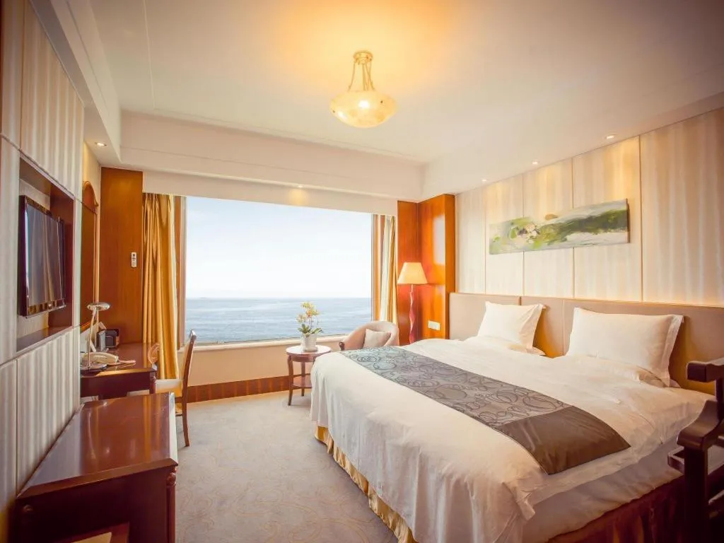 Bed in Golden Bay Hotel Weihai