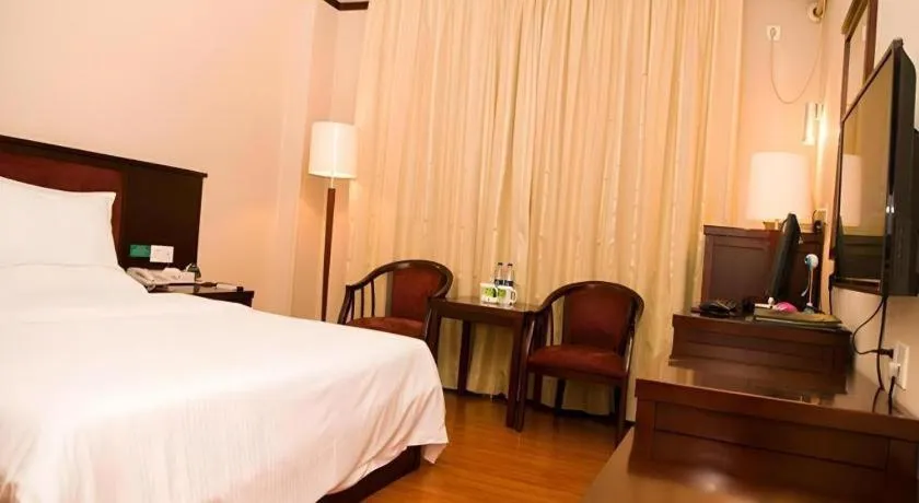 Bed in GreenTree Inn Zhongshan Nanlang Metro Station Branch