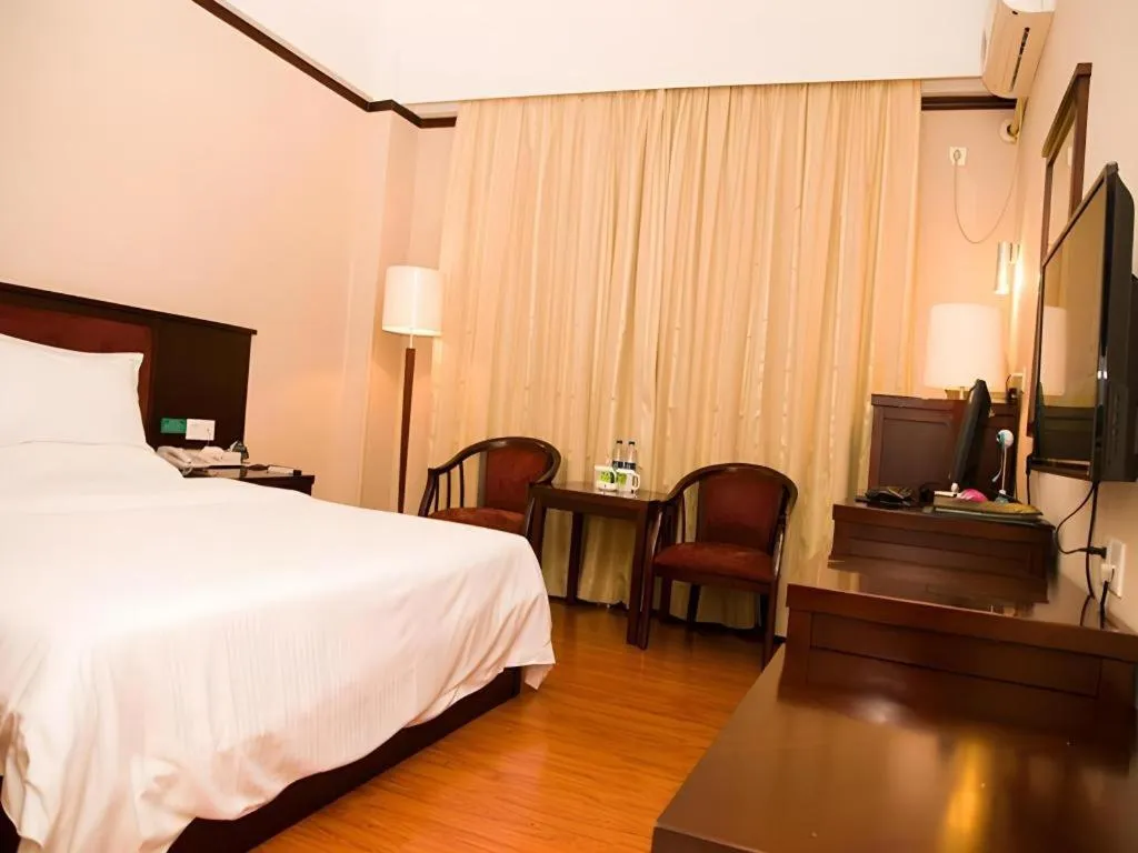 Bed in GreenTree Inn Zhongshan Nanlang Metro Station Branch