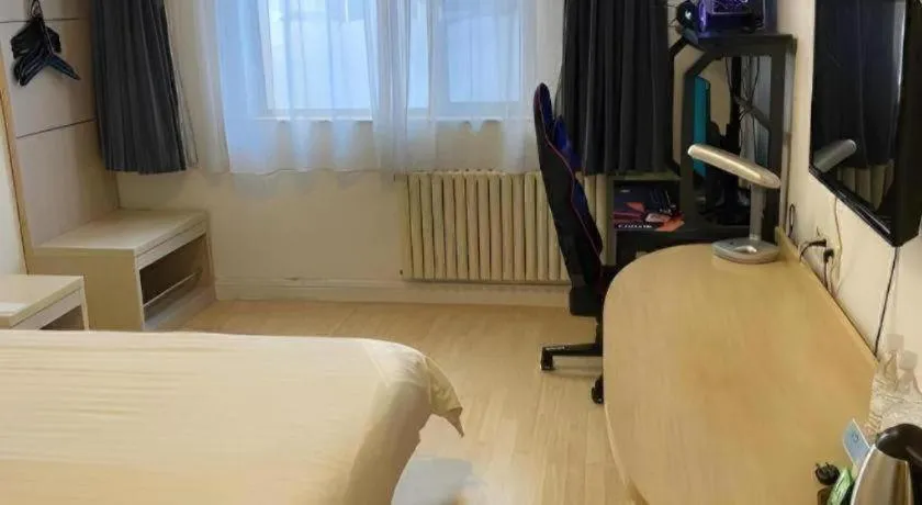 Bed in Jinjiang Inn Qingdao Wuxi Square Nanjing Road Metro Station