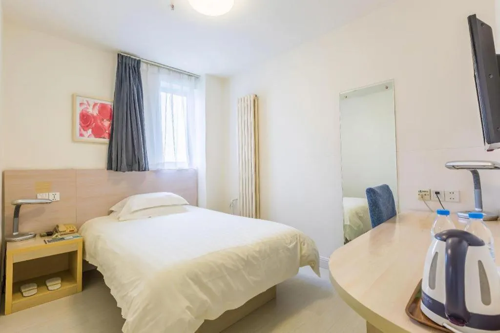 Bed in Jinjiang Inn Qingdao Wuxi Square Nanjing Road Metro Station