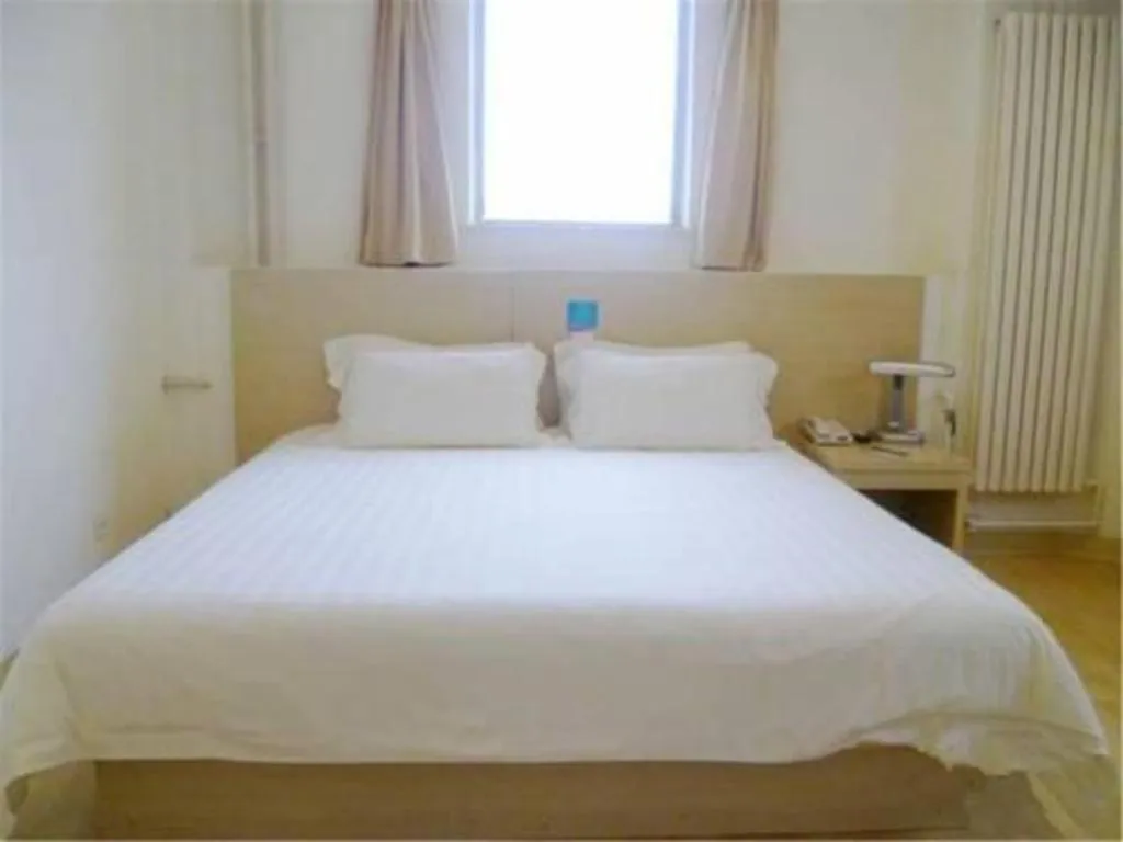 Bed in Jinjiang Inn Qingdao International Exhibition Center Haier Road