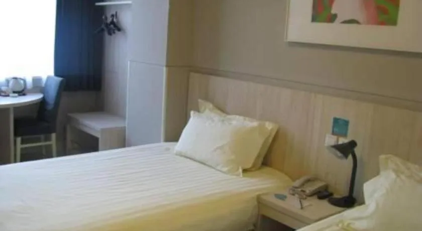 Bed in Jinjiang Inn Qingdao International Exhibition Center Haier Road