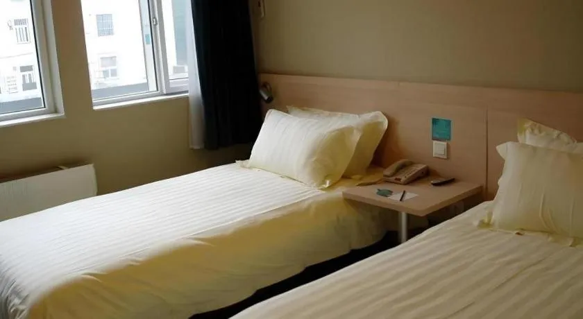 Bed in Jinjiang Inn Qingdao International Exhibition Center Haier Road