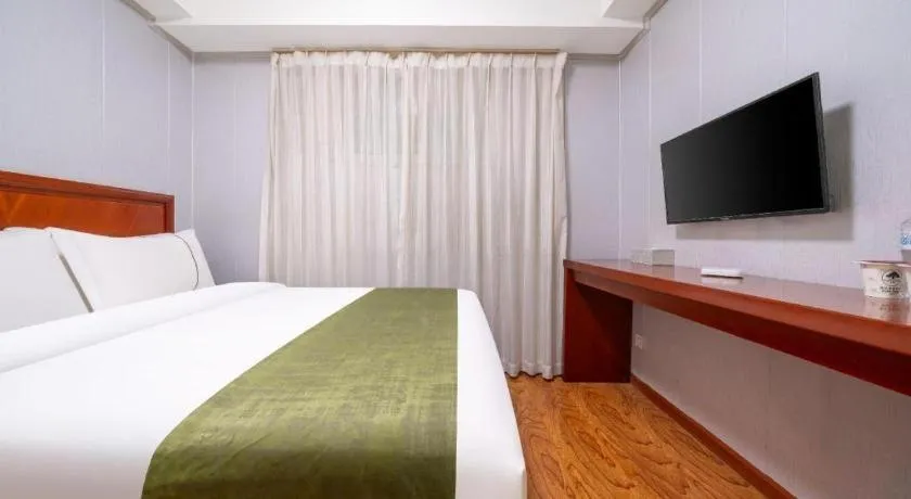 Bed in GreenTree Inn Yantai Xingfu Road Marina Plaza Express Hotel