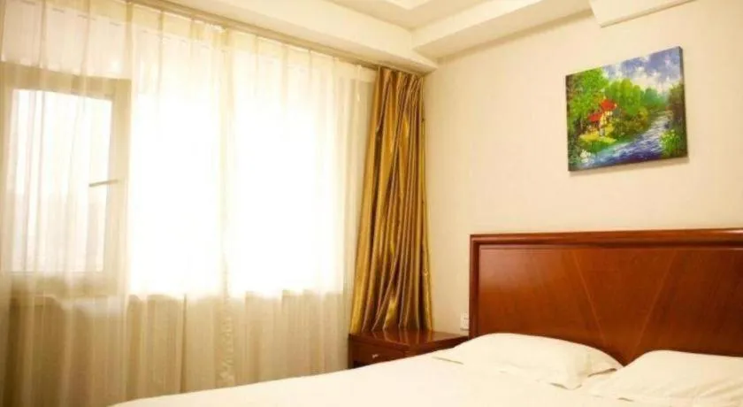 Bed in GreenTree Inn Yantai Xingfu Road Marina Plaza Express Hotel