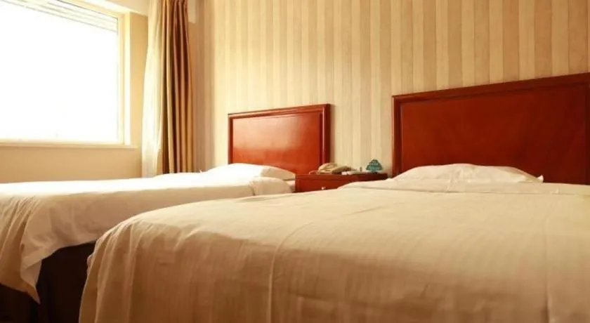Bed in GreenTree Inn Yantai Xingfu Road Marina Plaza Express Hotel