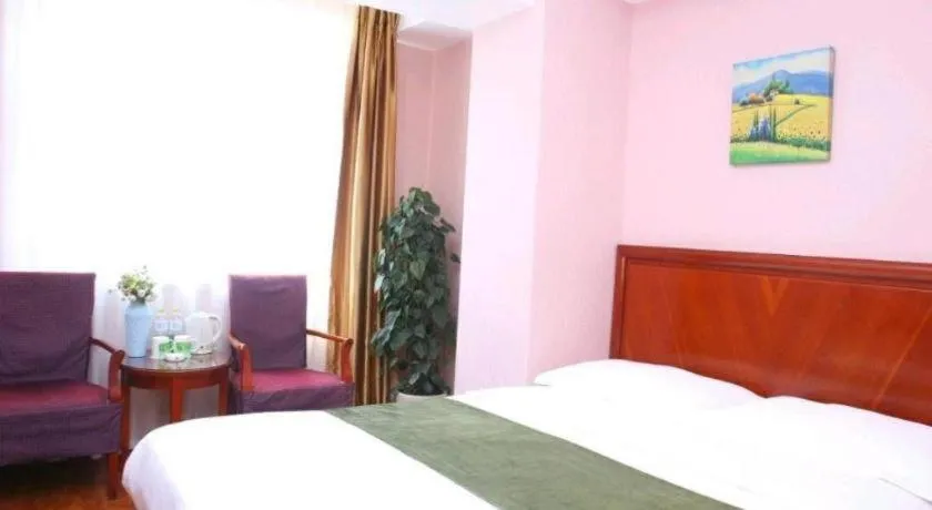 Bed in GreenTree Inn Yantai Xingfu Road Marina Plaza Express Hotel