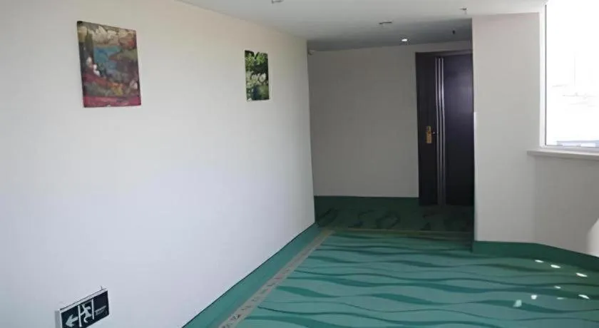 Bed in GreenTree Inn Yantai Xingfu Road Marina Plaza Express Hotel