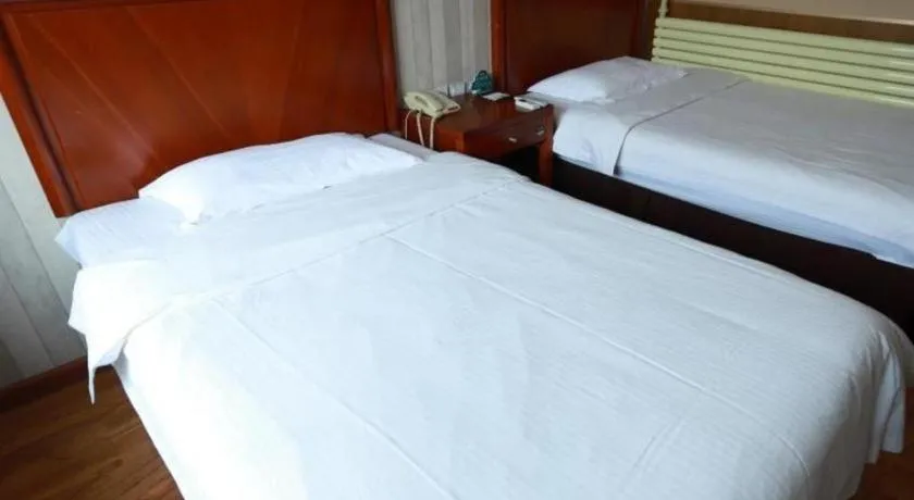 Bed in GreenTree Inn Yantai Xingfu Road Marina Plaza Express Hotel