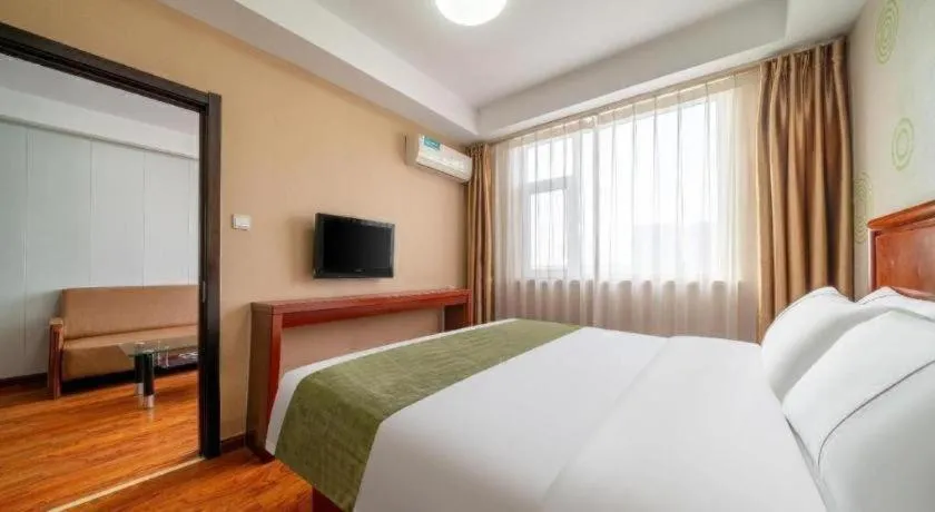 Bed in GreenTree Inn Yantai Xingfu Road Marina Plaza Express Hotel