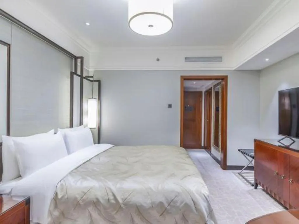 Bed in Shijiazhuang International Building Hotel