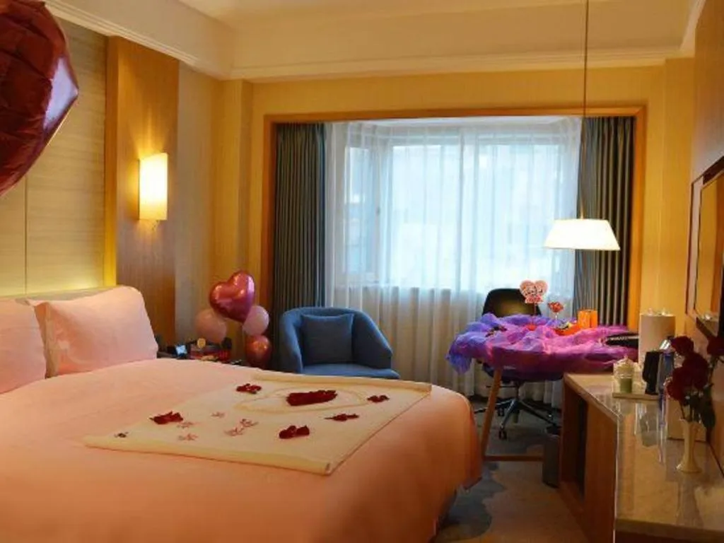 Bed in Shijiazhuang International Building Hotel