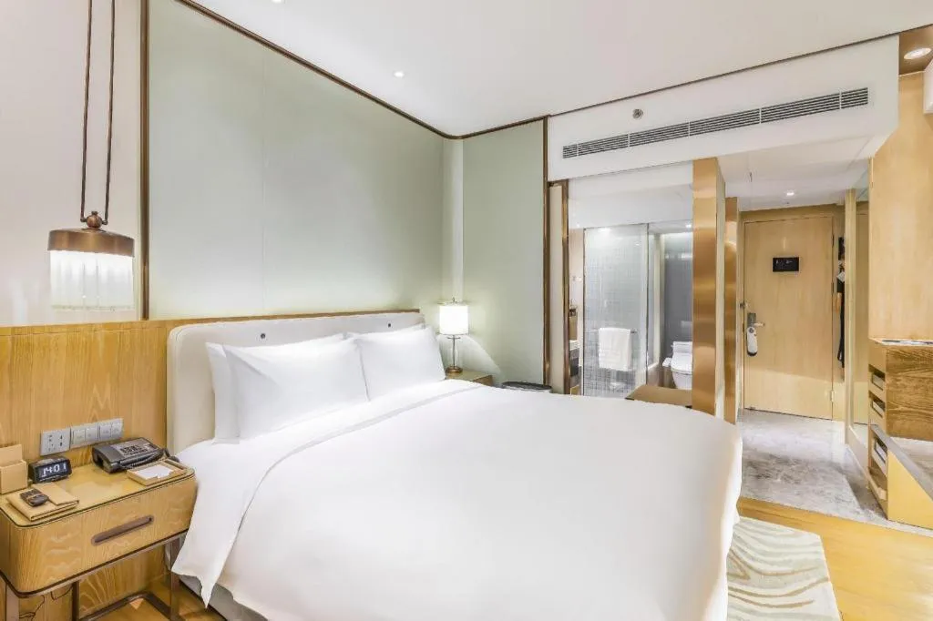 Bed in Shijiazhuang International Building Hotel