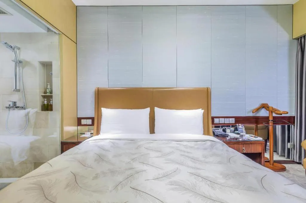Bed in Shijiazhuang International Building Hotel