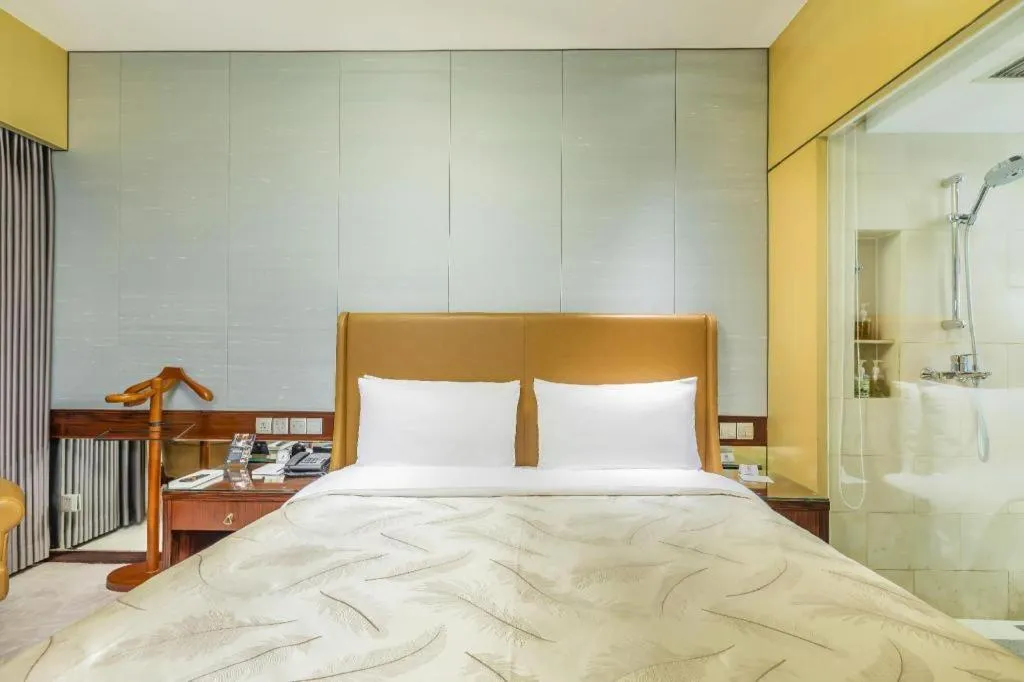 Bed in Shijiazhuang International Building Hotel