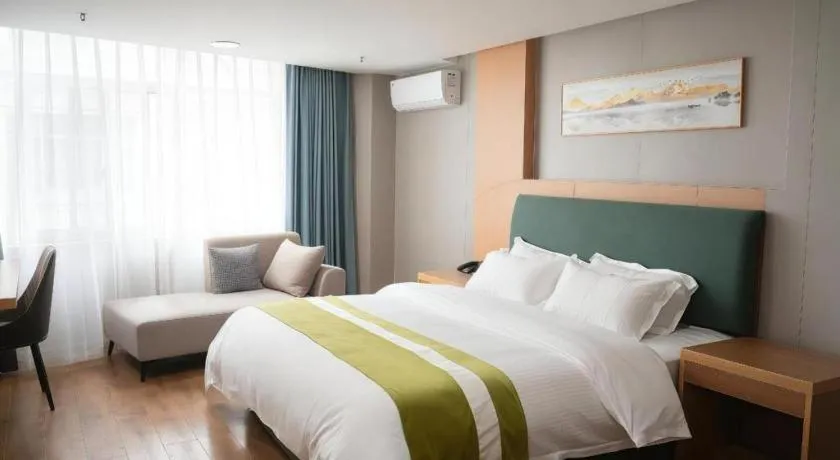 Bed in GreenTree Inn Taicang Baolong Square Hotel
