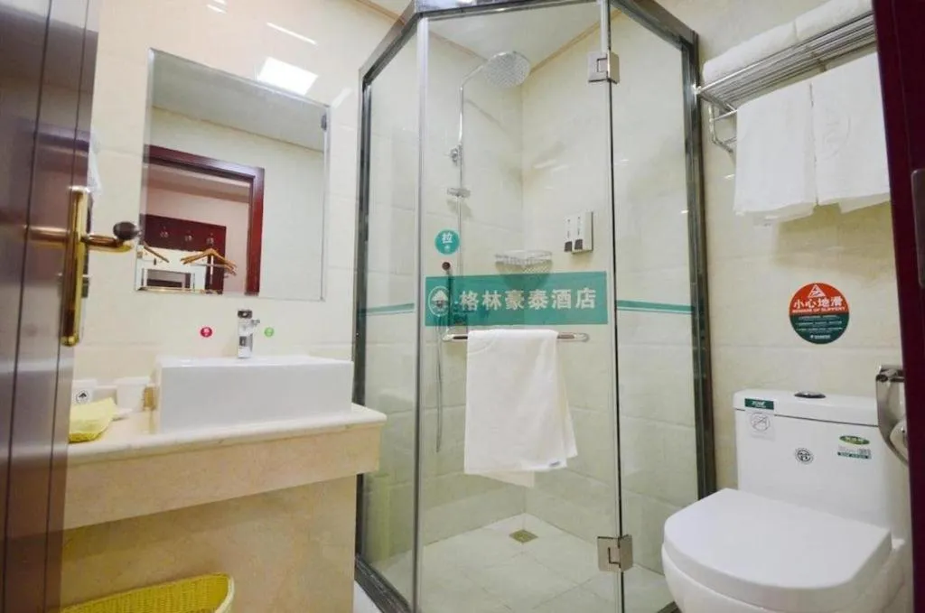 GreenTree Inn Taicang Baolong Square Hotel